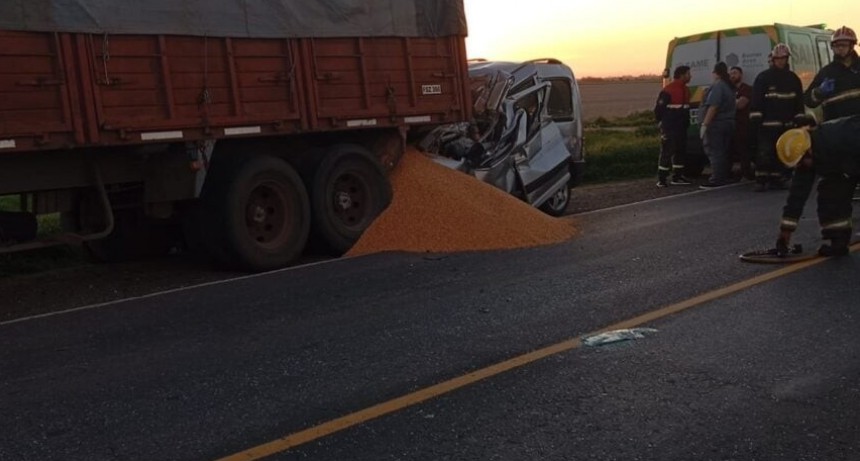 Accidente fatal: un hombre 59 años murió al chocar su Peugeot Partner contra un camión de cereales en el Camino de la Costa