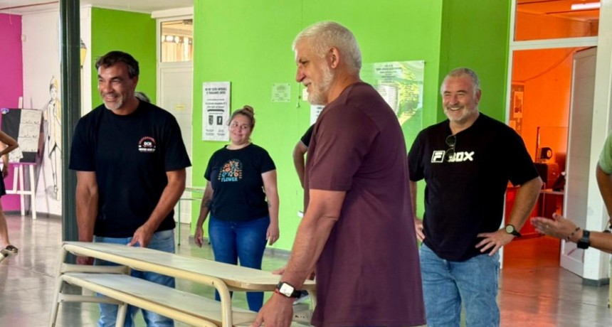 Nuevo mobiliario para la Secundaria Nº 5: “Es una interrupción del receso, pero una interrupción linda”