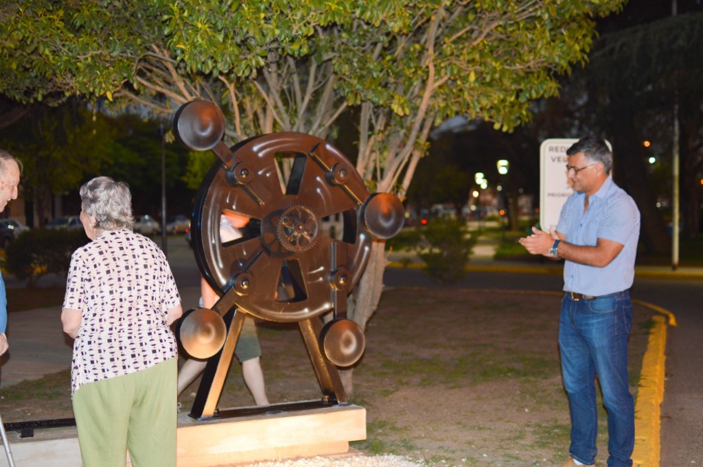 En los festejos de Villa Ramallo se inauguró la escultura “Pioneros de la Educación Técnica”