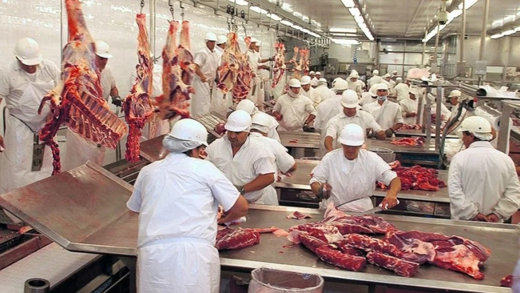 Histórico acuerdo salarial en la industria de la carne: un impulso para Pérez Millán y sus trabajadores