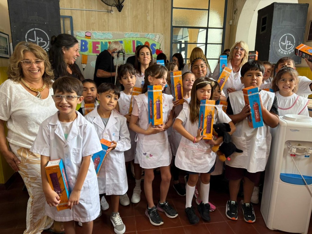 Poletti abri&oacute; el ciclo lectivo en la E.P. N2 y anunci&oacute; viajes a Mar del Plata para escuelas rurales