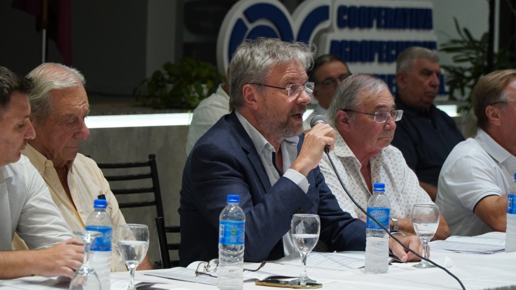 &ldquo;La Cooperativa es un ejemplo&rdquo;: Farr&aacute;s destac&oacute; la solidez y la participaci&oacute;n en la Cooperativa Agropecuaria de La Violeta