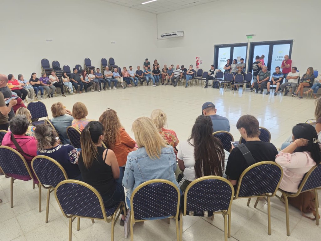 Vecinos aportaron propuestas para la renovaci&oacute;n de la plaza "Jos&eacute; Mar&iacute;a Bustos"