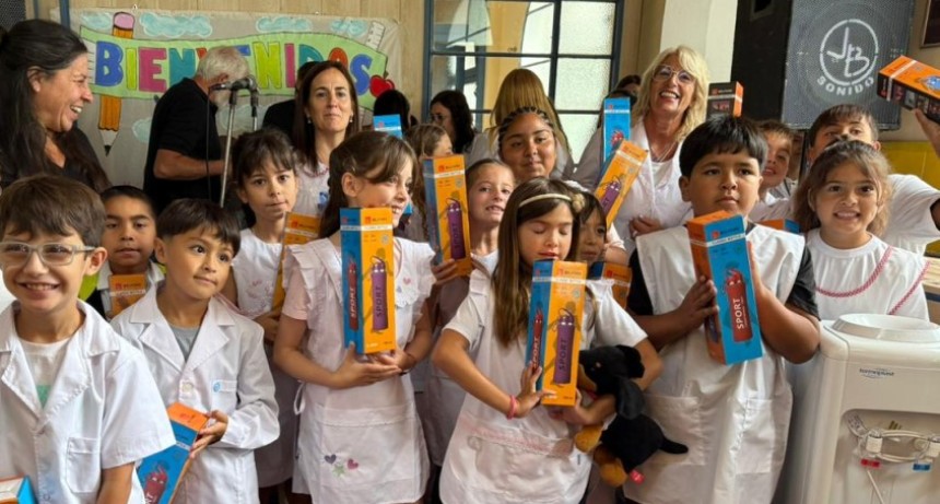 Poletti abri&oacute; el ciclo lectivo en la E.P. N2 y anunci&oacute; viajes a Mar del Plata para escuelas rurales