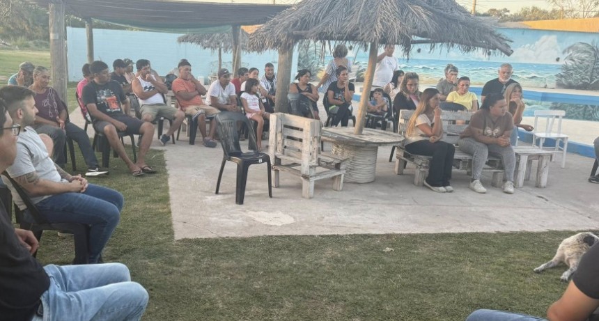 Poletti anunci&oacute; recambio de luminarias LED tras reunirse con vecinos de El Tri&aacute;ngulo