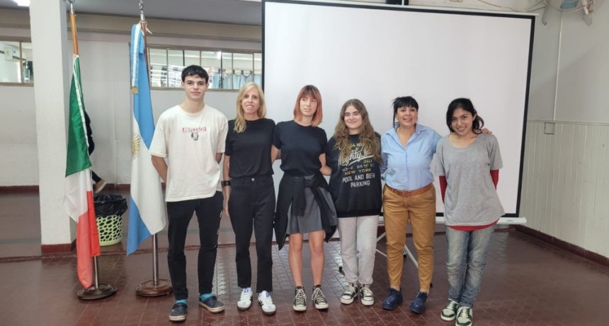 Alumnos de la Escuela Secundaria N°1 obtuvieron menciones de honor en un premio literario en Florencia, Italia