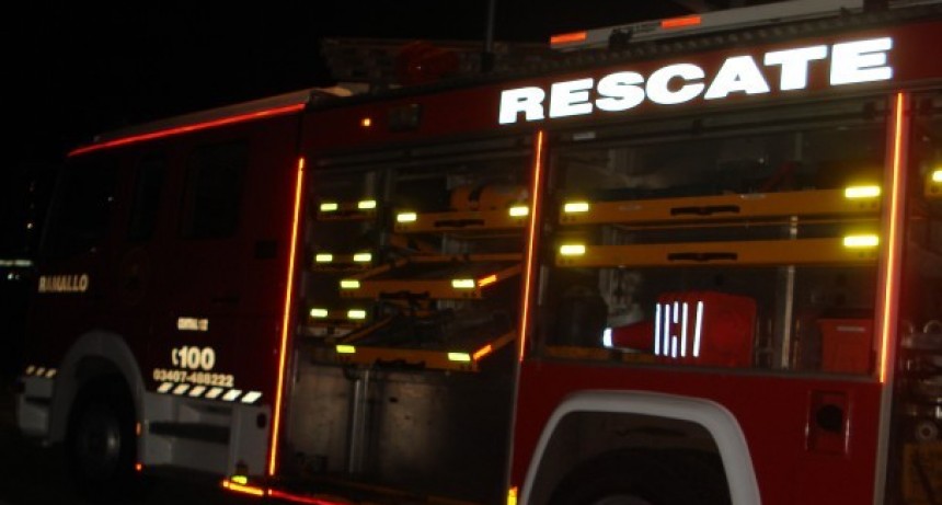 Los bomberos voluntarios tuvieron intensa actividad en una noche marcada por las emergencias