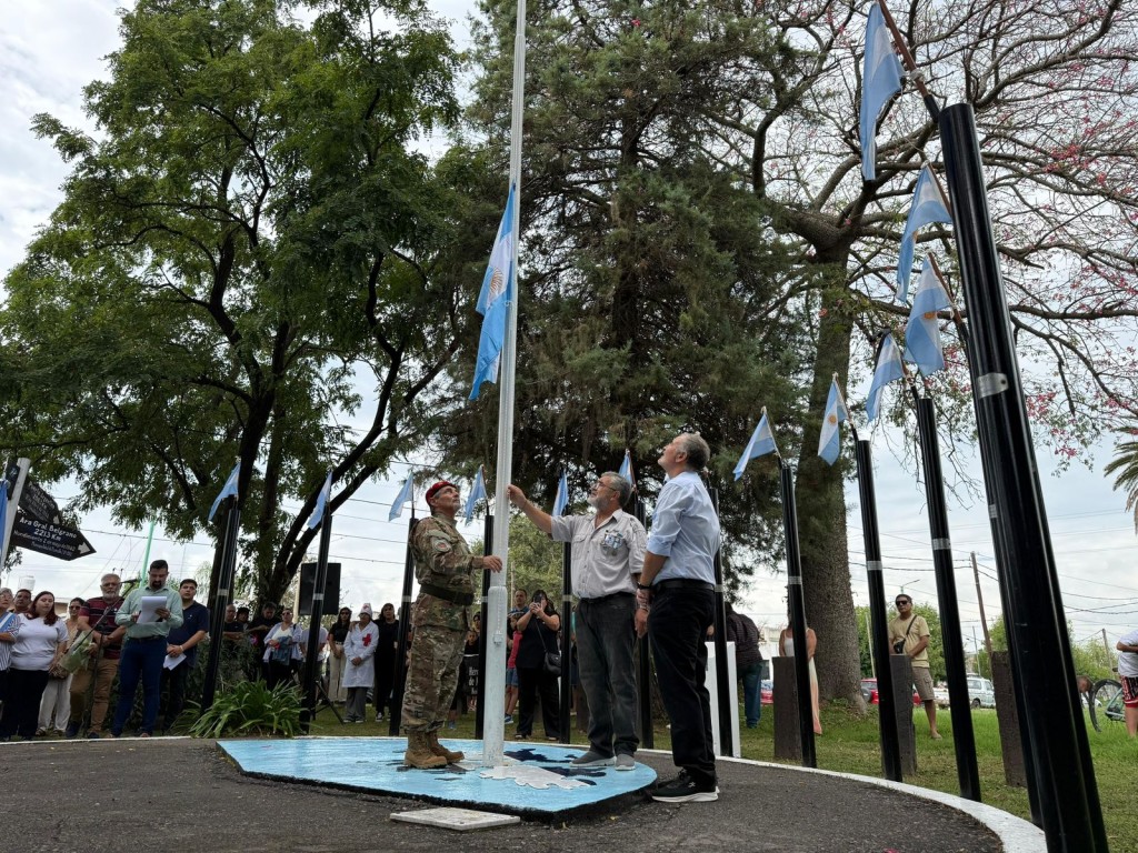 Ramallo honr&oacute; a sus h&eacute;roes de Malvinas en un acto cargado de memoria y emoci&oacute;n