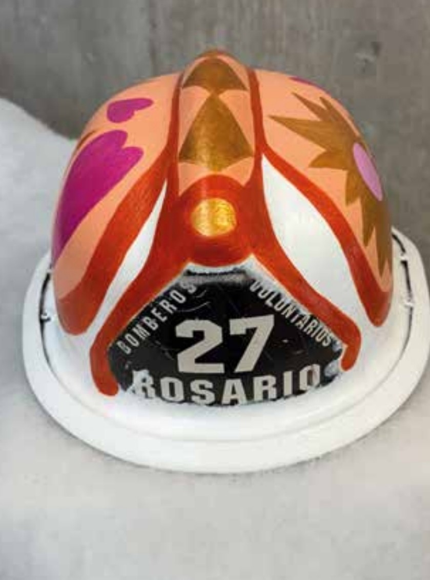 Arte y memoria: &ldquo;Cascos Solidarios&rdquo; llega a Rosario con una propuesta que transforma el dolor en compromiso