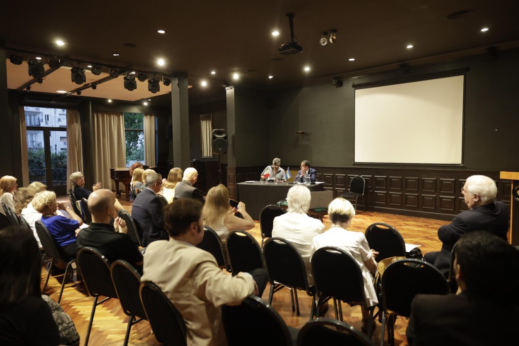 &ldquo;Lo que m&aacute;s tenemos que hacer es alentar a los j&oacute;venes a escribir&rdquo;