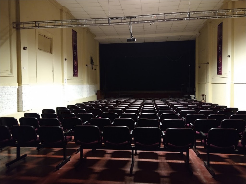 Cierra el cine del Auditorio Libertador y crece la preocupaci&oacute;n por la ca&iacute;da de salas en el interior