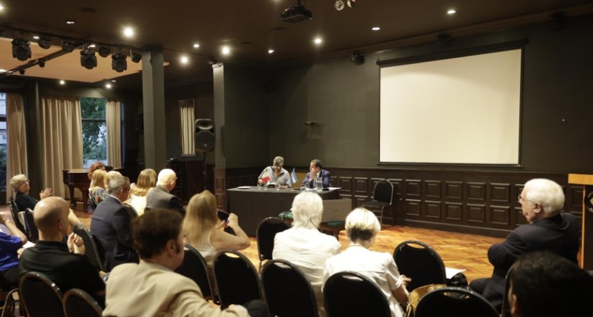 &ldquo;Lo que m&aacute;s tenemos que hacer es alentar a los j&oacute;venes a escribir&rdquo;