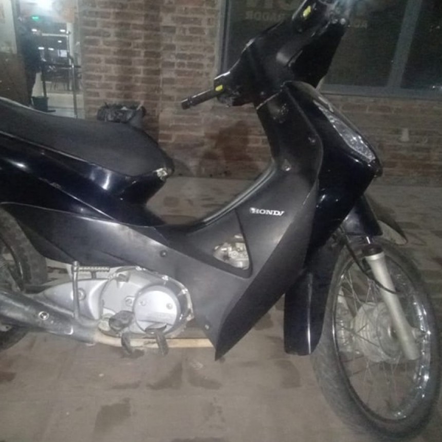 Robo de motocicleta en San Nicolás: detienen a un sujeto y recuperan el vehículo 
