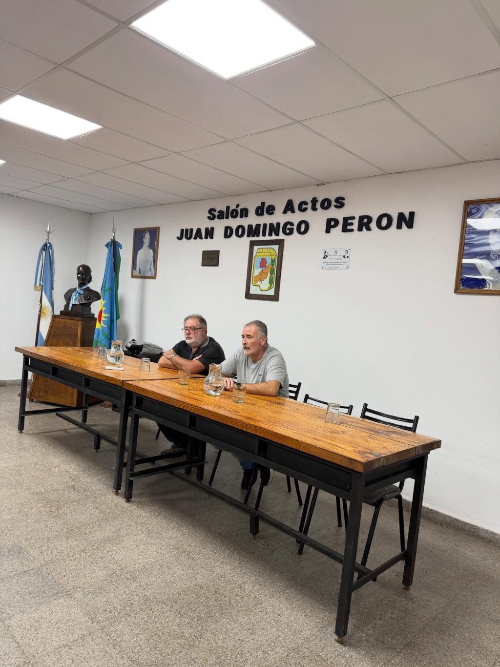 Poletti encabez&oacute; una reuni&oacute;n de gabinete y dialog&oacute; con vecinos