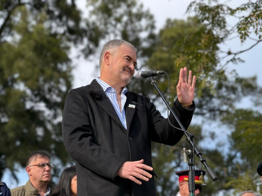 "Superamos la tormenta y estamos en camino": Mauro Poletti encabez&oacute; el acto del 25 de Mayo y anunci&oacute; fuertes inversiones en salud, seguridad y obra p&uacute;blica