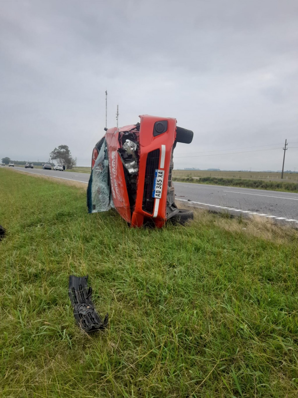 Accidente en la Ruta Nacional 9: una camioneta vuelca y dos personas resultan heridas
