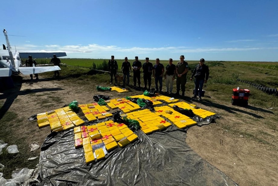La otra orilla del delito: allanamientos en Flores por la avioneta narco que aterrizó en Entre Ríos