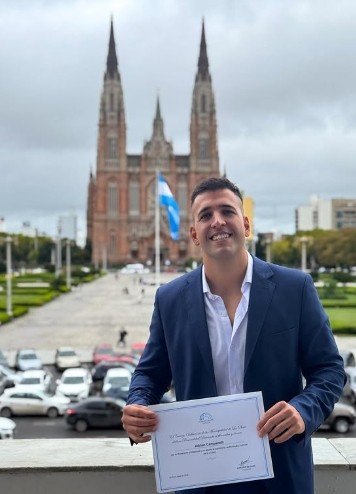 Adri&aacute;n Campanelli: el hombre que muestra La Plata desde el cielo