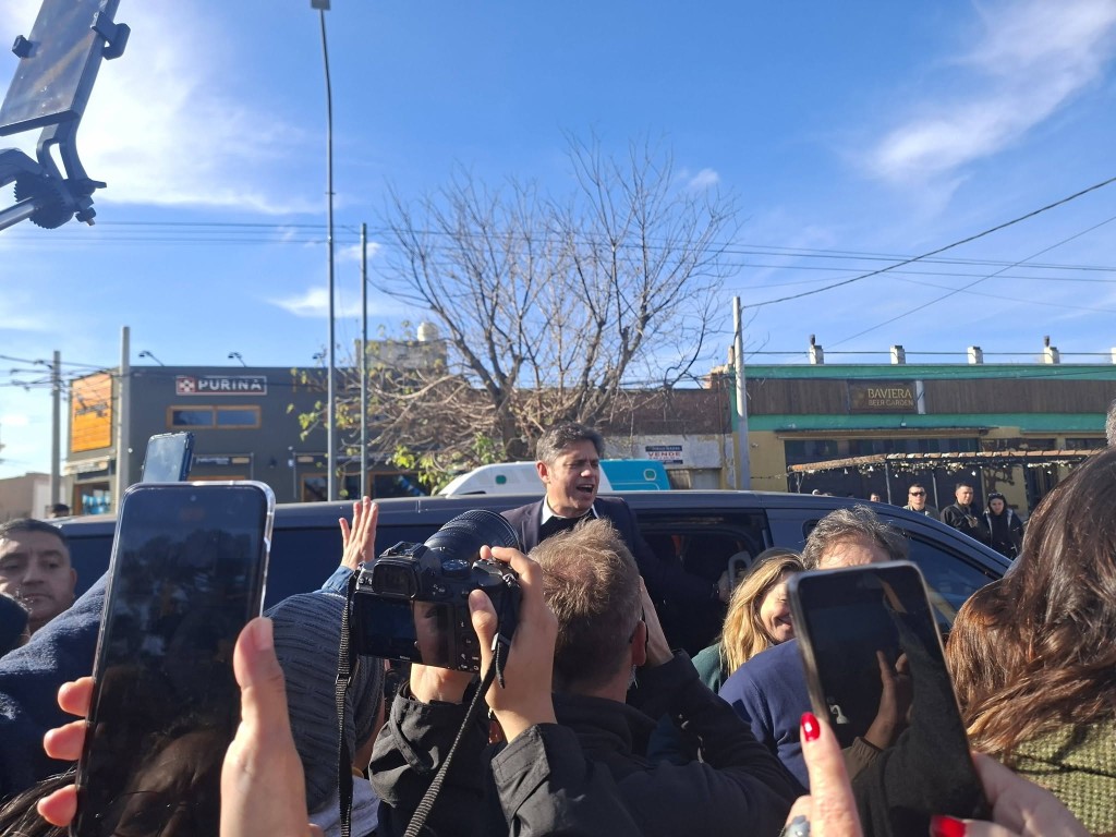 &ldquo;Gracias Mumi, gracias Ramallo&rdquo;: la frase de Kicillof al llegar a una jornada marcada por el afecto de los vecinos
