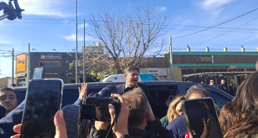 &ldquo;Gracias Mumi, gracias Ramallo&rdquo;: la frase de Kicillof al llegar a una jornada marcada por el afecto de los vecinos