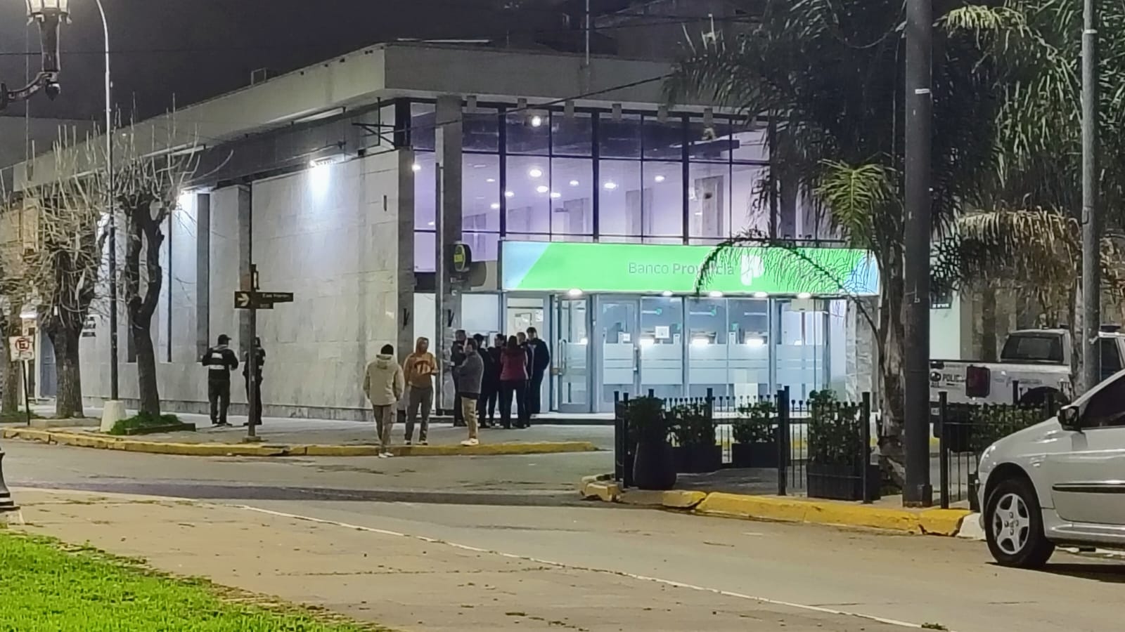 Entr&oacute; al banco y escap&oacute;, ahora lo buscan por la ciudad