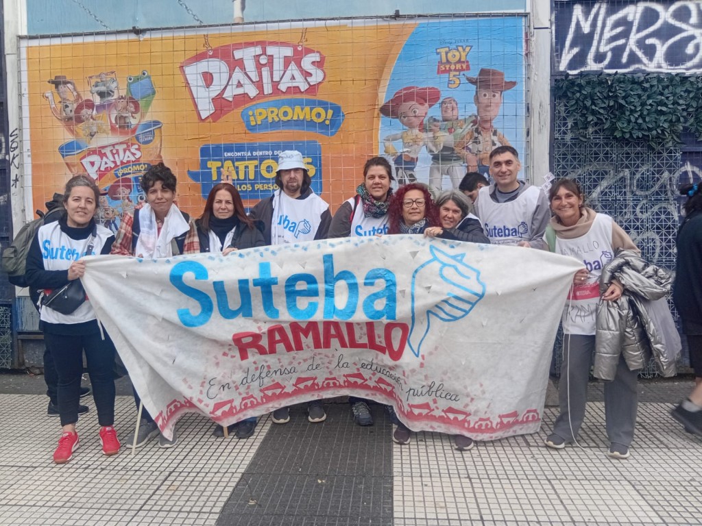 Docentes de Ramallo se sumaron a la marcha nacional de CTERA en el centro porte&ntilde;o