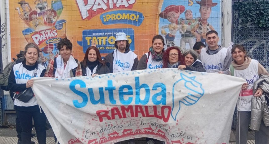 Docentes de Ramallo se sumaron a la marcha nacional de CTERA en el centro porte&ntilde;o