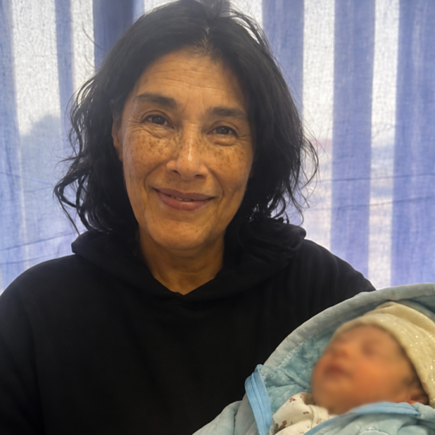 El milagro del amor en nuestra regi&oacute;n: a los 62 a&ntilde;os, Mabel cumpli&oacute; su sue&ntilde;o y abraz&oacute; a su primer hijo