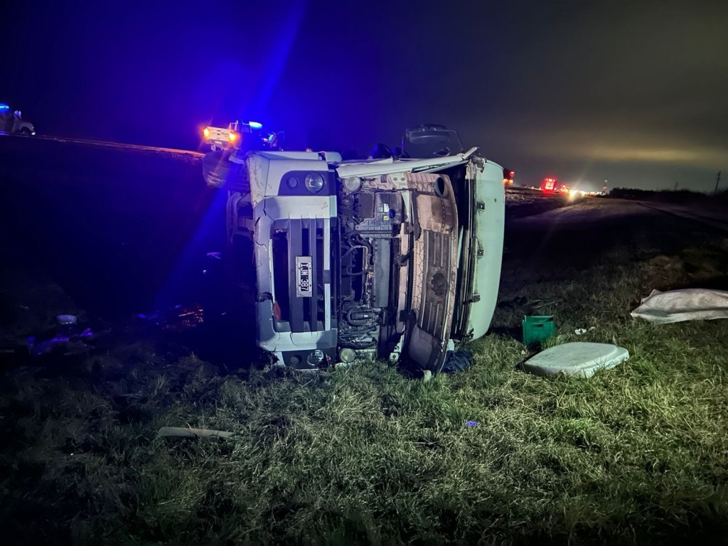 Tragedia: Volcó un camión cisterna en la RN9 y murió el conductor