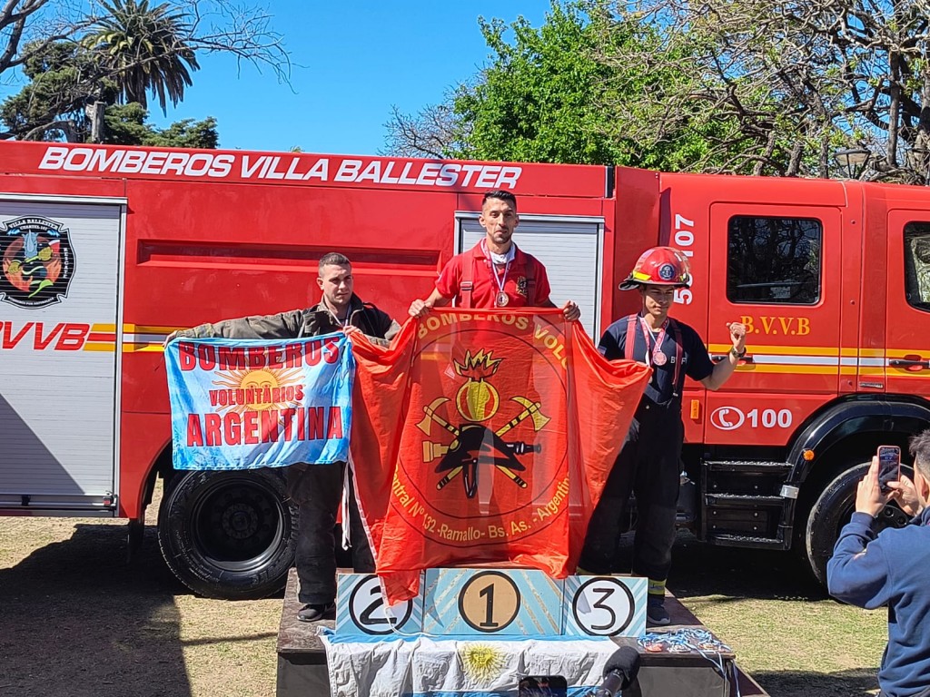 Bomberos de Ramallo brillaron en la Carrera Primavera de Villa Ballester