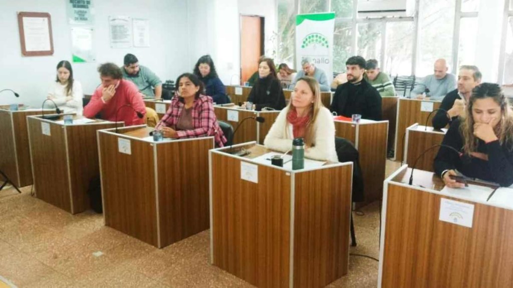 Los ediles aprobaron diversas iniciativas, desde la colocación de cartelería en Pérez Millán hasta la creación de un programa para fortalecer los centros de jubilados