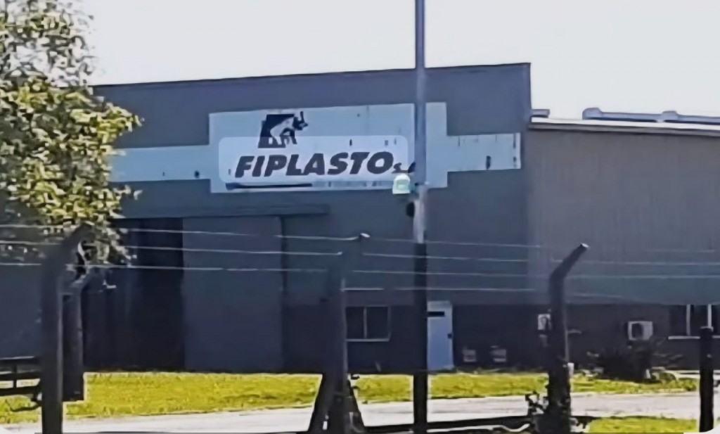FIPLASTO: “EN LAS CONDICIONES EN QUE SE TRABAJA, VA A TERMINAR EN UN CIERRE”