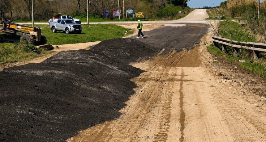 Respuesta vial para el campo: el municipio inici&oacute; las obras de mejoramiento en la traza de la Ruta 1001