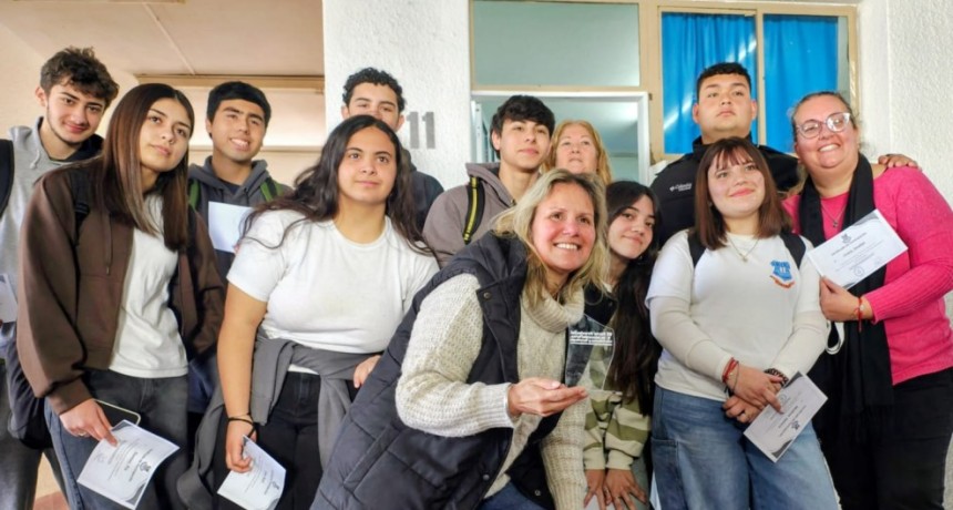 Un aplauso colectivo para un hito escolar: la Secundaria N.&ordm; 1 de Villa Ramallo celebra su pase a la etapa nacional de la Feria de Ciencias