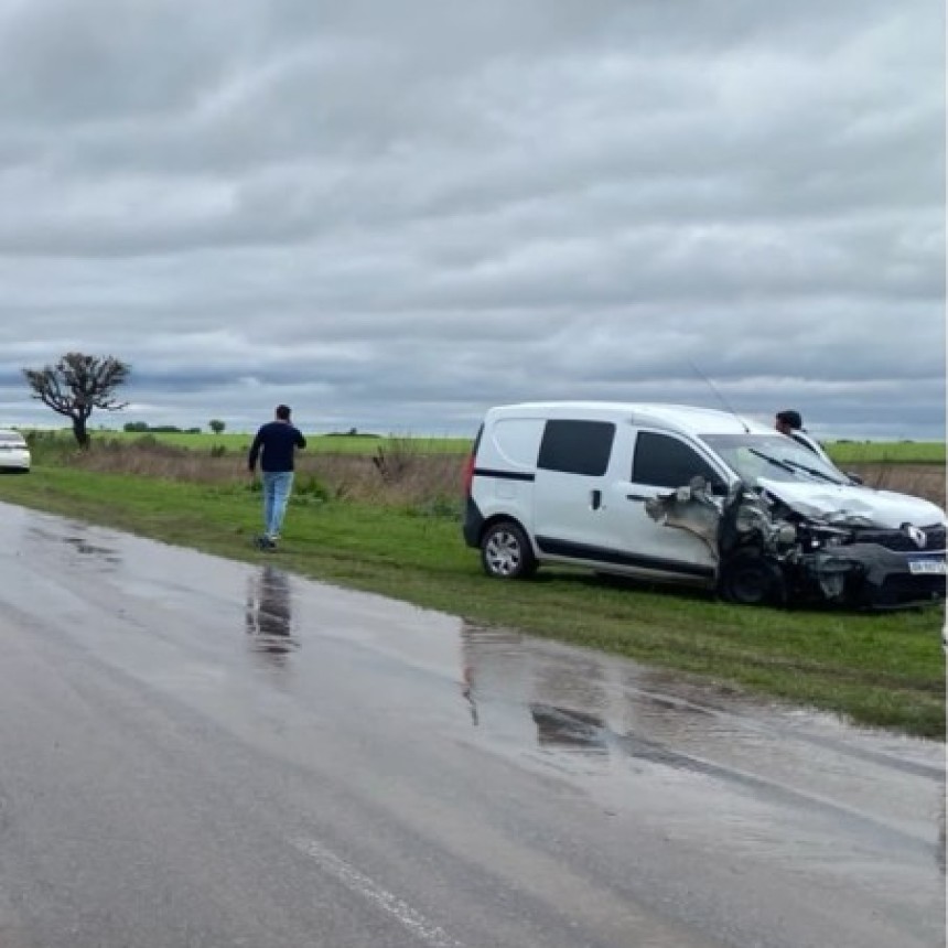 Choque entre tres veh&iacute;culos en Ruta 51 deja a dos conductores con lesiones leves