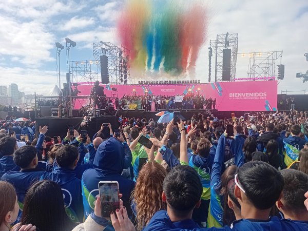 Con una multitud en la playa Las Toscas se inaugur&oacute; la final Provincial de los Juegos Bonaerenses 2026